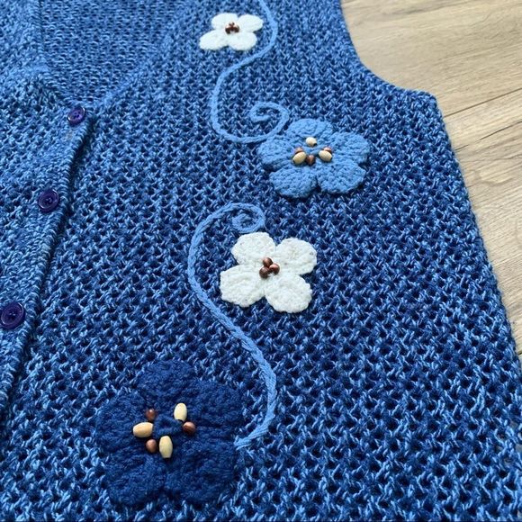 𝅺Vintage Separate Editions Koret Knitted Vest with Bead Detail - Picture 4 of 9